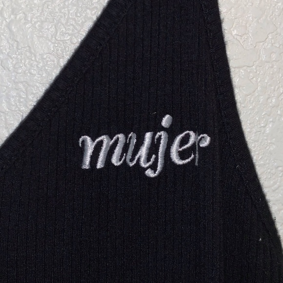 Black and white “mujer” strap crop top forever 21 - Picture 4 of 6